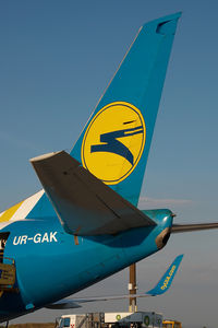 UR-GAK @ VIE - Ukraine International Boeing 737-500 - by Yakfreak - VAP