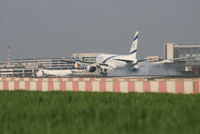 4X-EAA @ EBBR - Landing on rwy 25L - by Daniel Vanderauwera