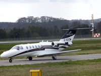 G-EDCM @ EGPH - Cessna Citationjet taxiing to rwy06 at EDI - by Mike stanners