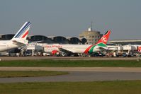 5Y-KQZ @ LFPG - B767-36N(ER) - by JBND31