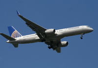 N33132 @ MCO - Continental 757-200