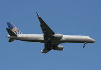 N33132 @ MCO - Continental 757-200