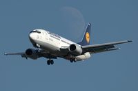 D-ABXU @ LOWW - Lufthansa 737-300 - by Andy Graf-VAP