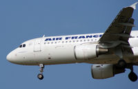 F-GFKK @ VIE - Air France Airbus A320-211 - by Joker767