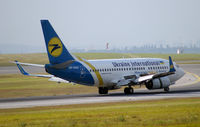 UR-GAK @ VIE - Ukraine International Airlines Boeing 737-5Y0(WL) - by Joker767