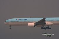 HL7532 @ VHHH - Korean Air - by Michel Teiten ( www.mablehome.com )