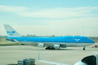 PH-BFF @ YYZ - taken through window,added for comparison with old colours - by metricbolt