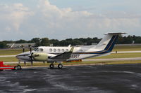 N52GT @ ORL - Beech 200