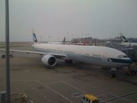 B-KPA @ VHHH - Cathay Pacific Boeing 777 waiting for passengers from Hong Kong to Toronto as CX826 - by Ken Wang