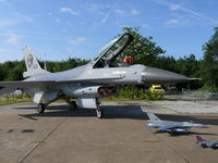 J-881 @ EHLW - General Dynamics F-16AM Fighting Falcon J-881 with a large squadron-badge and some flying teddybears - by Alex Smit