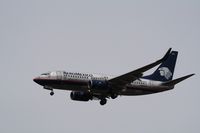 N906AM @ KORD - Boeing 737-700