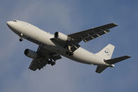 A6-MDB @ VIE - Midex Airbus A300B4-203(F) - by Juergen Postl