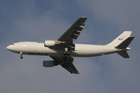 A6-MDB @ VIE - Midex Airbus A300B4-203(F) - by Juergen Postl