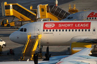 OE-LEV @ VIE - Airbus A320-214 - by Juergen Postl