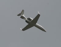 N686AB @ MCO - Lear 31A