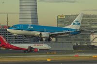 PH-BTE @ LOWW - KLM - by Delta Kilo