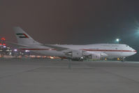 A6-UAE @ VIE - UAE Government Boeing 747-400