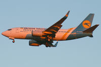 UR-GAT @ VIE - Ukraine International Airlines Boeing 737-500