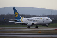 UR-GAT @ VIE - Boeing 737-528