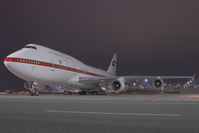 A6-UAE @ VIE - UAE Government Boeing 747-400
