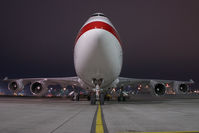 A6-UAE @ VIE - UAE Government Boeing 747-400