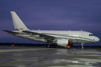 LX-GJC @ VIE - Globeljet Luxsemburg Airbus 318