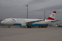 OE-LBS @ VIE - Austrian Airlines Airbus 320 in storage without engines