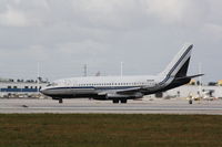 N465AT @ KMIA - Boeing 737-200