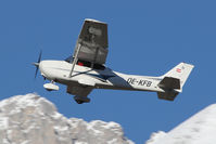 OE-KFB @ LOWI - Cessna 172S Skyhawk SP - by Juergen Postl