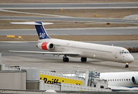 LN-RMO @ VIE - Scandinavian Airlines (SAS) McDonnell Douglas MD-81