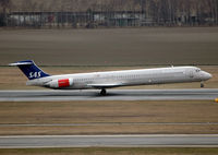 LN-RMO @ VIE - Scandinavian Airlines (SAS) McDonnell Douglas MD-81 - by Joker767
