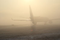 UR-VVI @ SZG - Boeing 737-33A