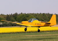 G-BUUI @ EGHP - DEPARTING RWY 03.DEHAVILLAND FLY-IN - by BIKE PILOT
