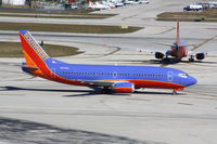 N679AA @ KFLL - Boeing 737-300