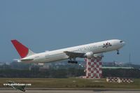 JA8264 @ RCTP - Japan Airlines - by Michel Teiten ( www.mablehome.com )