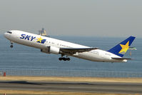 JA767D @ RJTT - Skymark's B767 lifts off from Haneda - by Terry Fletcher