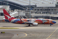 VH-VXB @ YSSY - Qantas 'Dreaming' B737 at Sydney