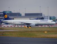 D-AISL @ EGCC - Lufthansa - by chris hall