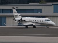 N121GV @ KSMO - N121GV taxiing - by Torsten Hoff