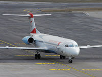 OE-LVN @ VIE - Returning from a flight - taxiing to parking position - by Patrick Radosta