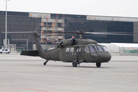 89-26145 @ VIE - USAF Blackhawk - by Yakfreak - VAP