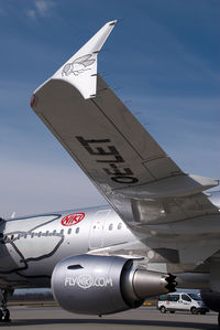 OE-LET @ VIE - Fly Niki Airbus A321 - by Yakfreak - VAP
