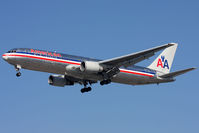 N371AA @ LAX - American Airlines N371AA (FLT AAL283) from Miami Int'l (KMIA) on short-final to RWY 25L. - by Dean Heald