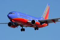 N923WN @ LAS - Southwest Airlines N923WN (FLT SWA2184) from Kansas City Int'l (KMCI) on short-final to RWY 25R. - by Dean Heald