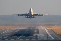 HL7605 @ LOWW - Korean Air 747-400