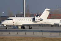 OY-GBB @ LOWW - CL600