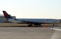 N807NW @ DTW - Northwest A330 in Delta colors