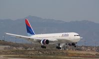 N177DZ @ KLAX - Boeing 767-300