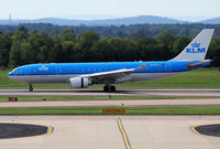 PH-AOF @ IAD - Arriving at KIAD from Amsterdam - by concord977