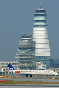 LN-RLR @ VIE - SAS MD80 - by Yakfreak - VAP